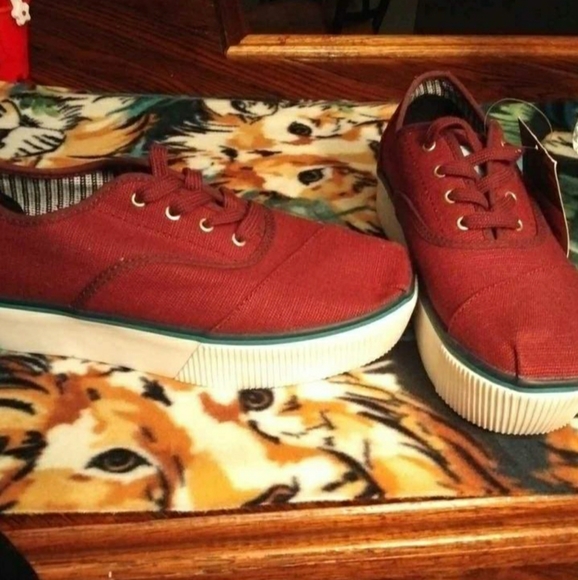 TOMS 2 pairs - Picture 1 of 6